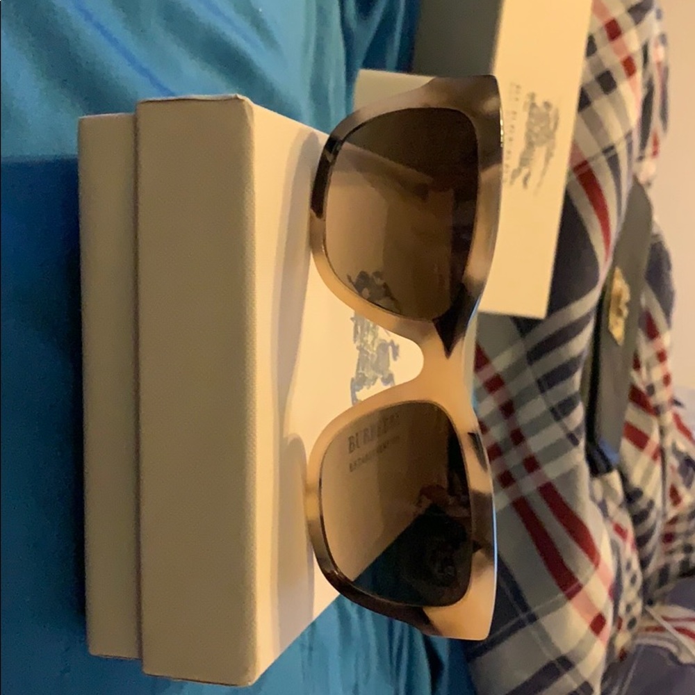 Burberry cats eye sunglasses